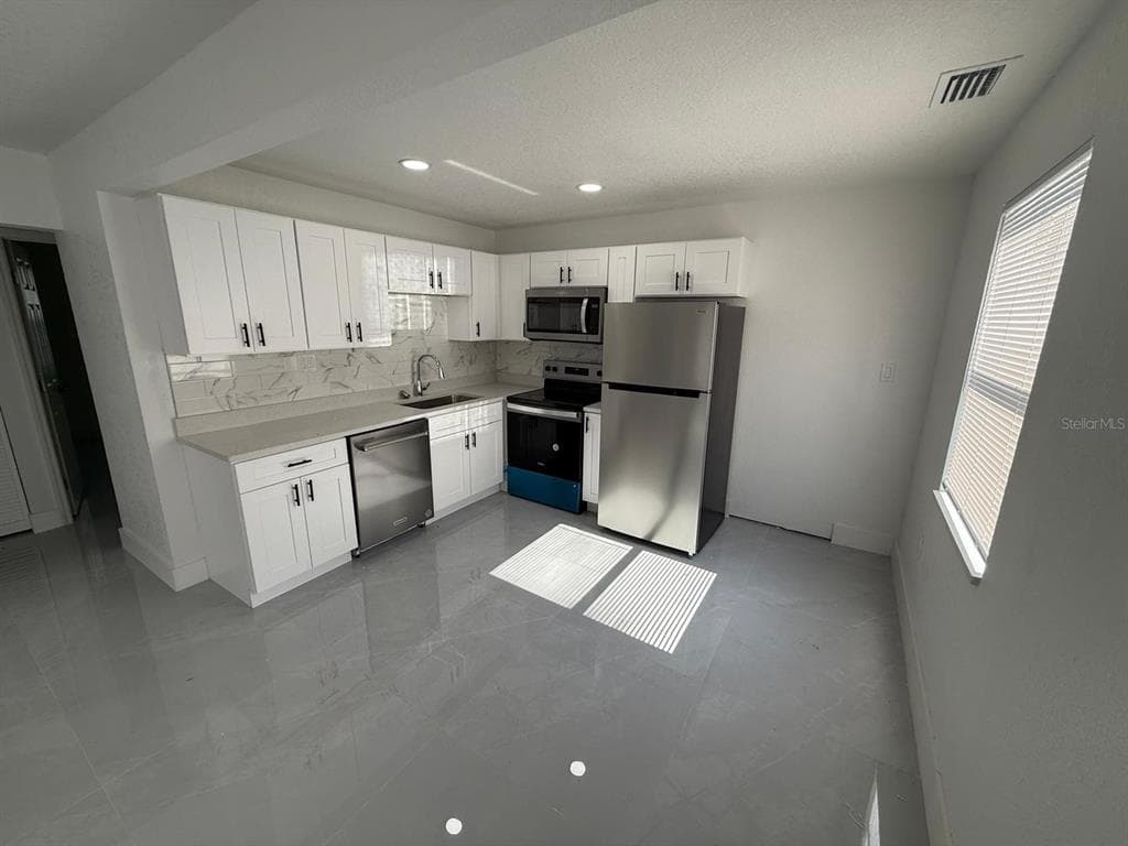 427 40TH AVENUE S, ST PETERSBURG, FL 33705 — zdjęcie 3