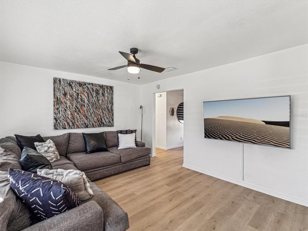 2000 57TH STREET N, ST PETERSBURG, FL 33710 — zdjęcie 4