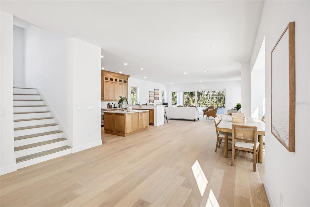 126 RICARDO WAY NE, ST PETERSBURG, FL 33704 — zdjęcie 5