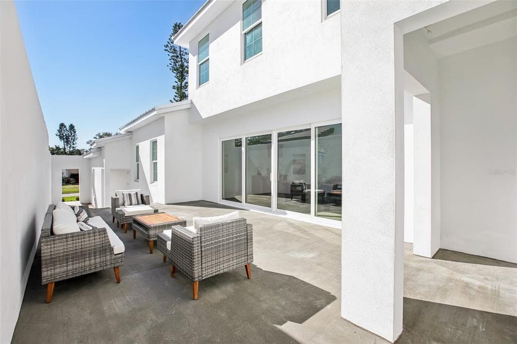 126 RICARDO WAY NE, ST PETERSBURG, FL 33704 — zdjęcie 4