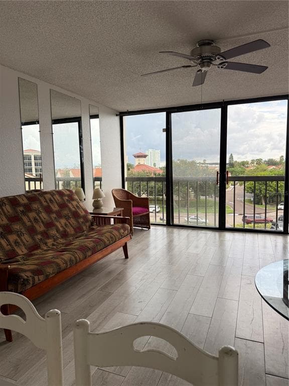 255 DOLPHIN POINT # 404, CLEARWATER BEACH, FL 33767 — zdjęcie 2