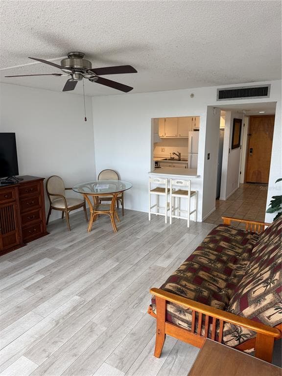255 DOLPHIN POINT # 404, CLEARWATER BEACH, FL 33767 — zdjęcie 4