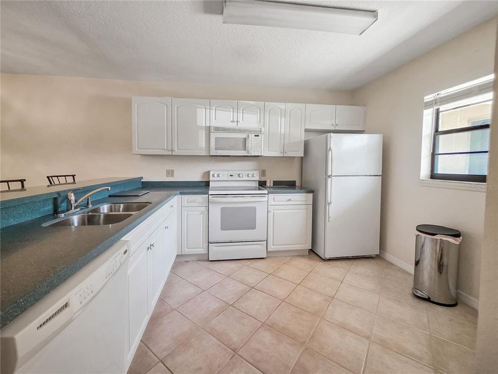 175 KINGS HIGHWAY # Bldg 3 UNIT 314, PUNTA GORDA, FL 33983 — zdjęcie 5