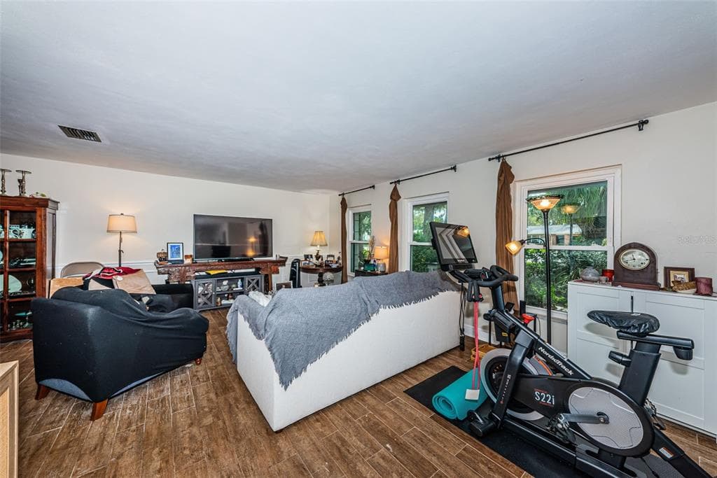 5230 VENETIAN BOULEVARD NE, ST PETERSBURG, FL 33703 — zdjęcie 4