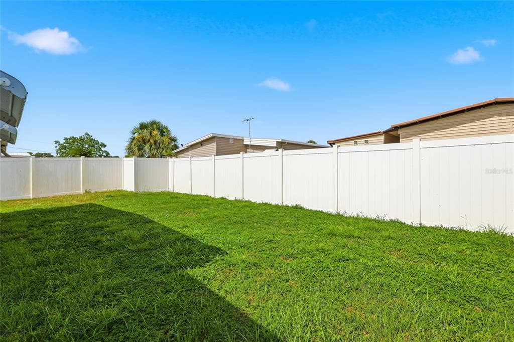 5417 AMANDA STREET, ZEPHYRHILLS, FL 33542 — zdjęcie 2