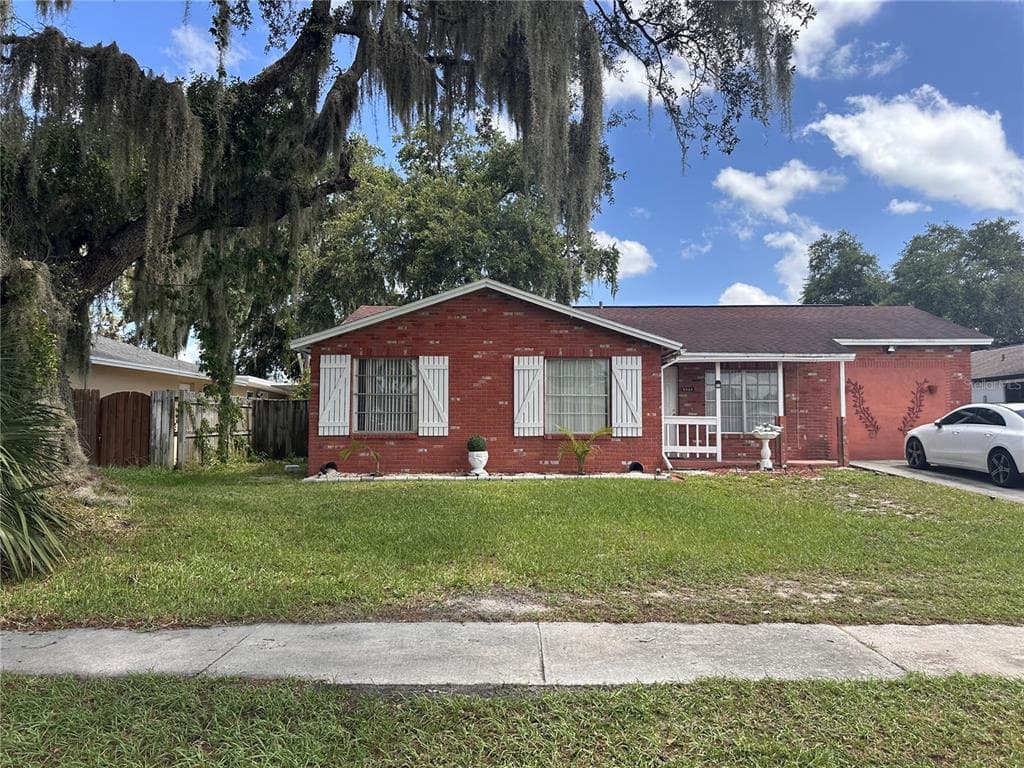 8848 OAK CIRCLE, TAMPA, FL 33615