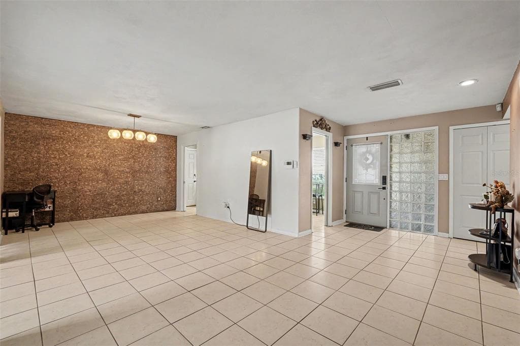 5603 LOWN STREET N, ST PETERSBURG, FL 33714 — zdjęcie 5