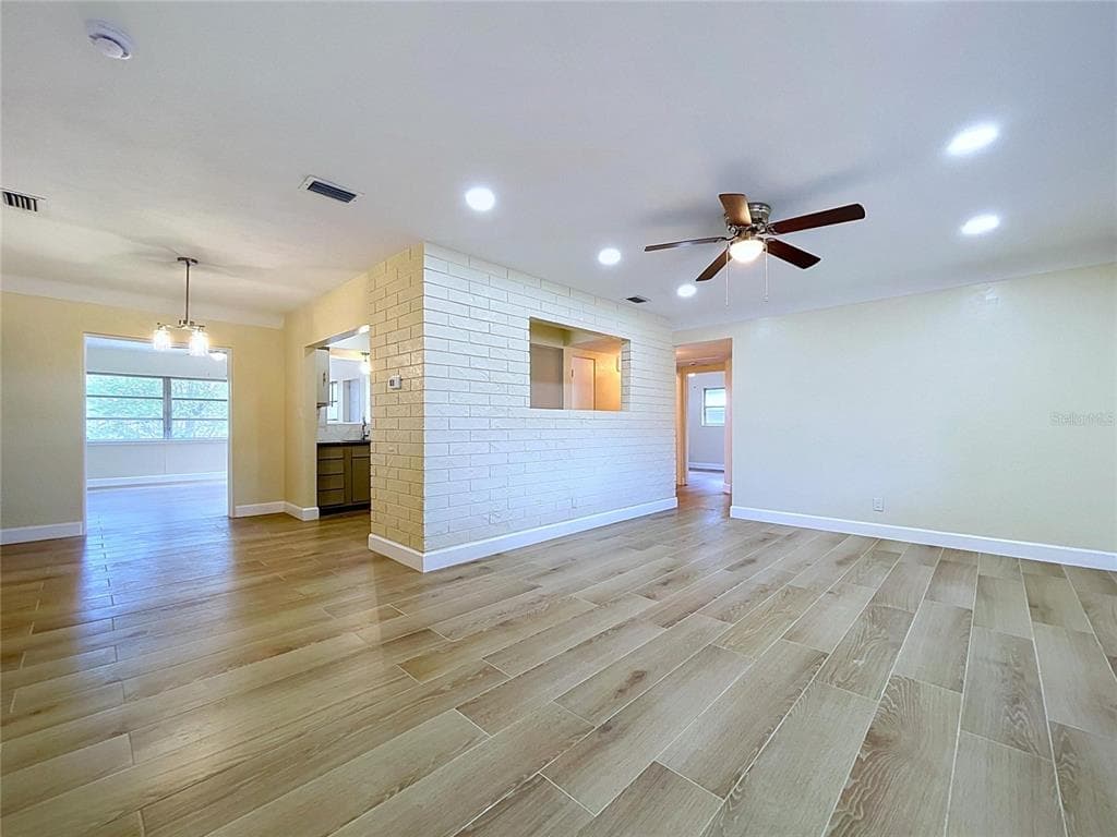 9813 51ST AVENUE N, ST PETERSBURG, FL 33708 — zdjęcie 2