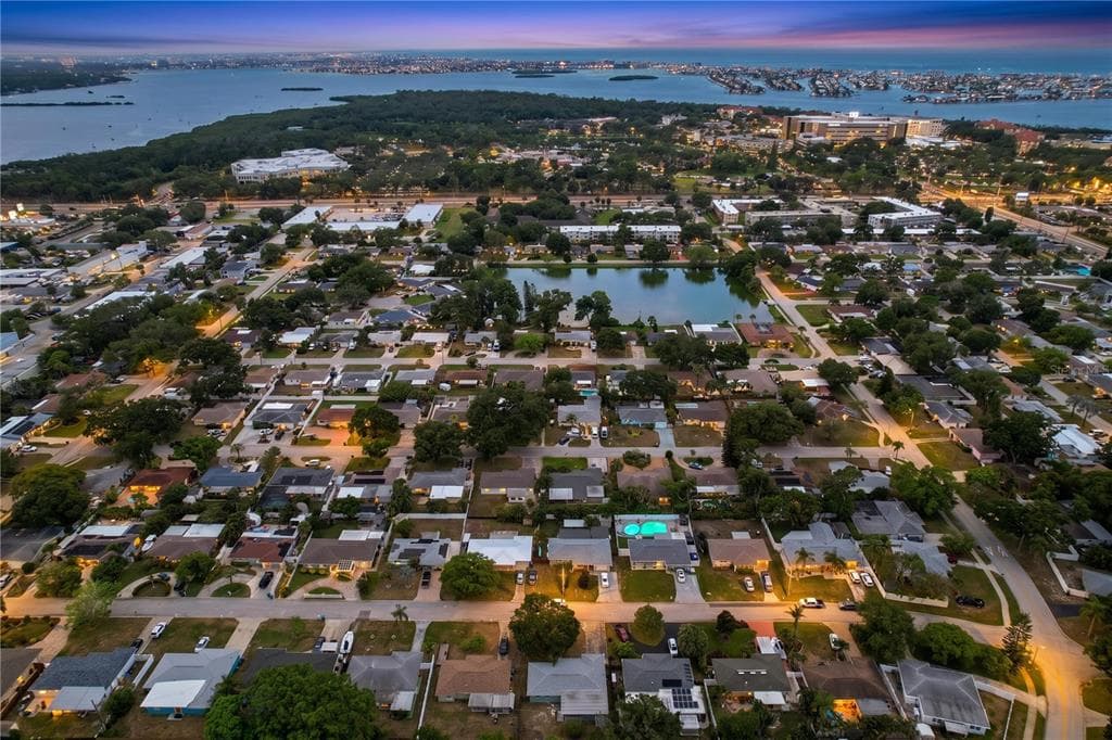 9813 51ST AVENUE N, ST PETERSBURG, FL 33708 — zdjęcie 5