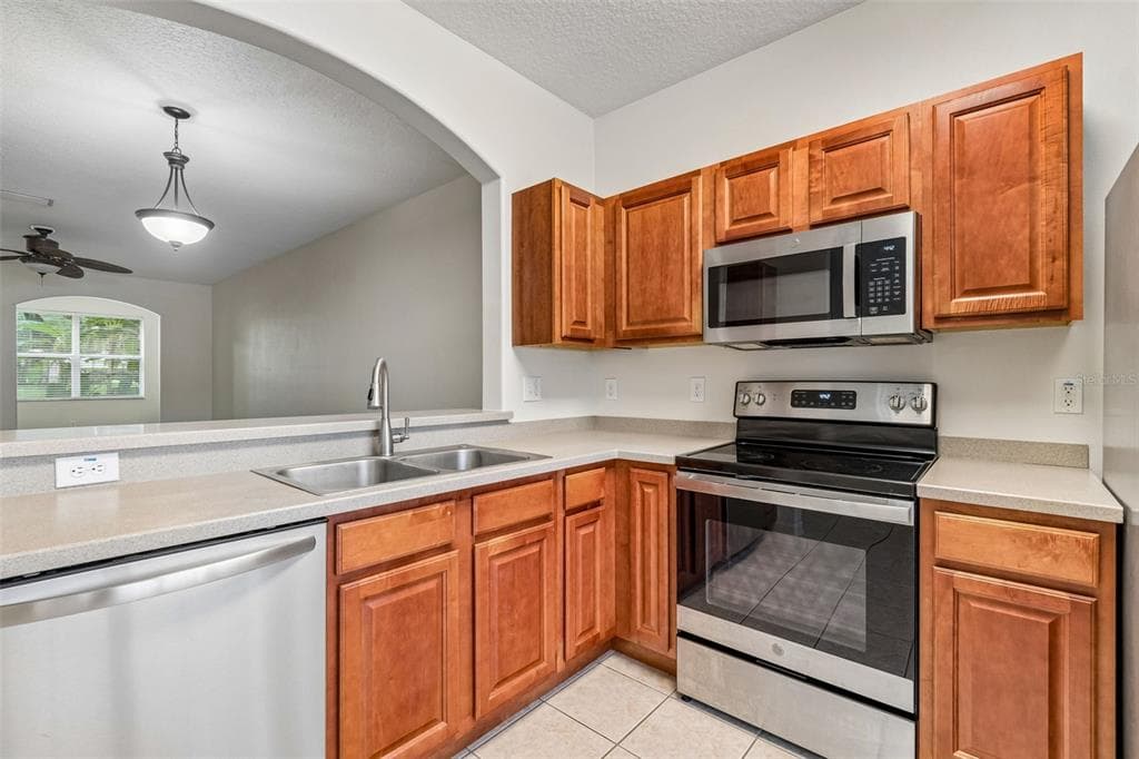 1140 HILLHURST DRIVE, WESLEY CHAPEL, FL 33543 — zdjęcie 4