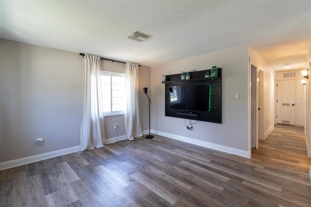 3018 19TH PLACE, LARGO, FL 33774 — zdjęcie 4