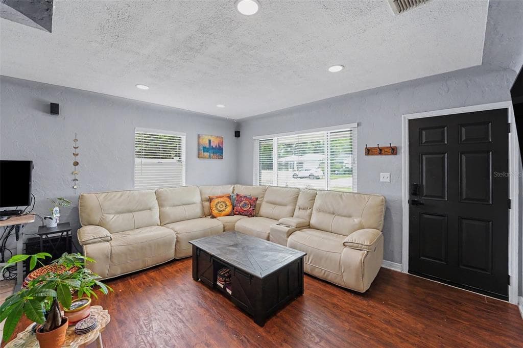3719 39TH STREET N, ST PETERSBURG, FL 33713 — zdjęcie 3
