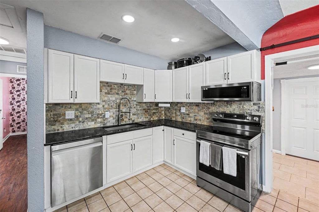 3719 39TH STREET N, ST PETERSBURG, FL 33713 — zdjęcie 4