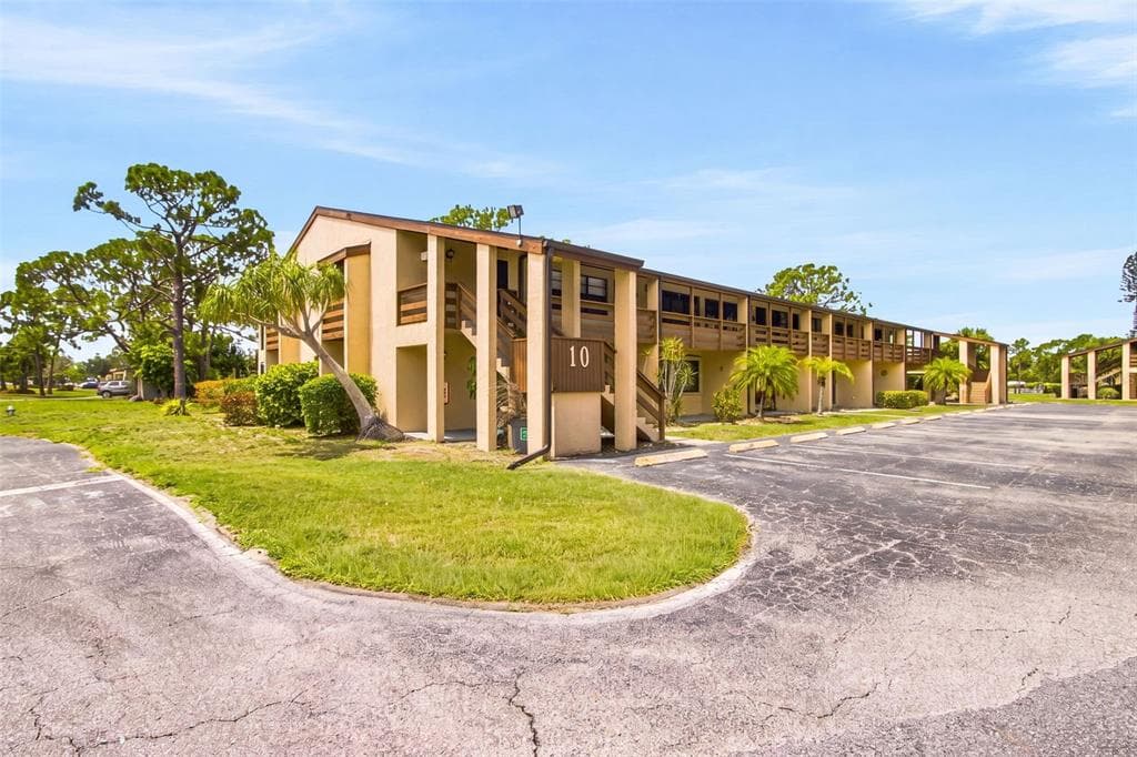 10 QUAILS RUN BOULEVARD # 8, ENGLEWOOD, FL 34223 — zdjęcie 3