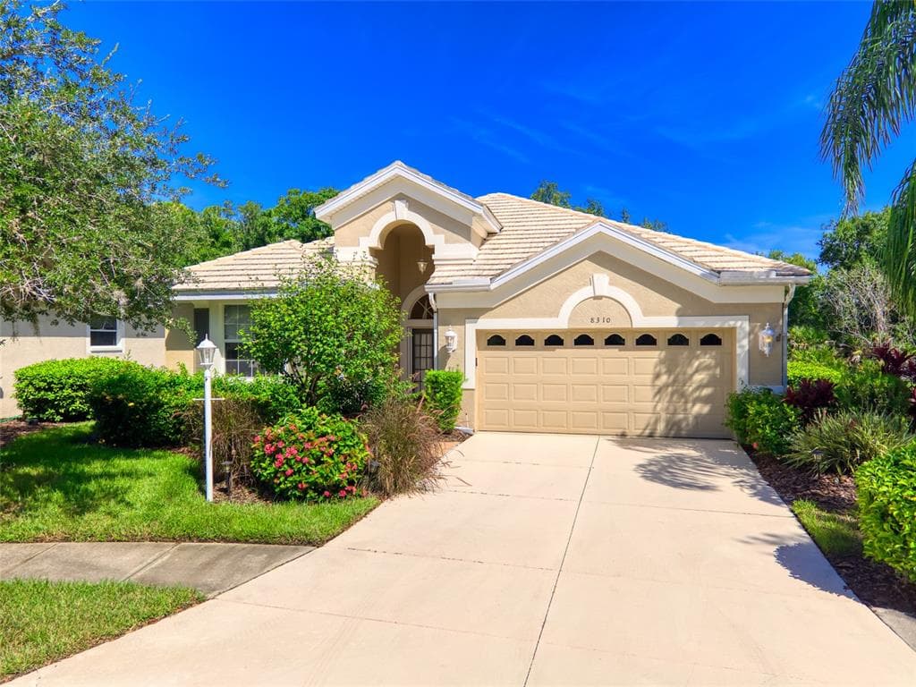 8310 WHISPERING WOODS COURT, BRADENTON, FL 34202