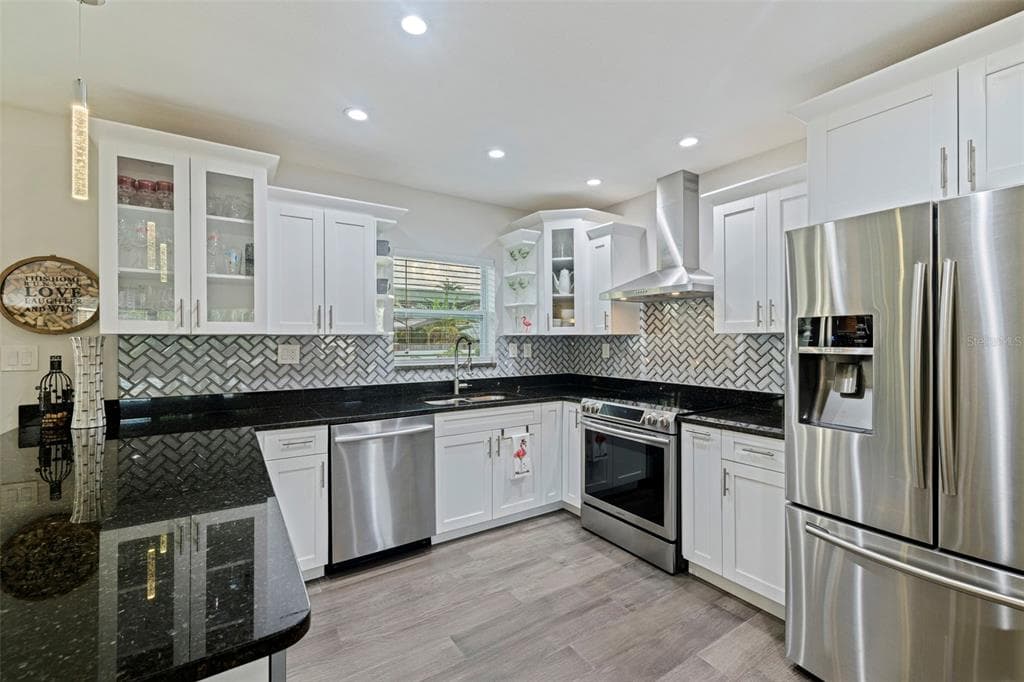 200 PARK STREET N, ST PETERSBURG, FL 33710 — zdjęcie 4
