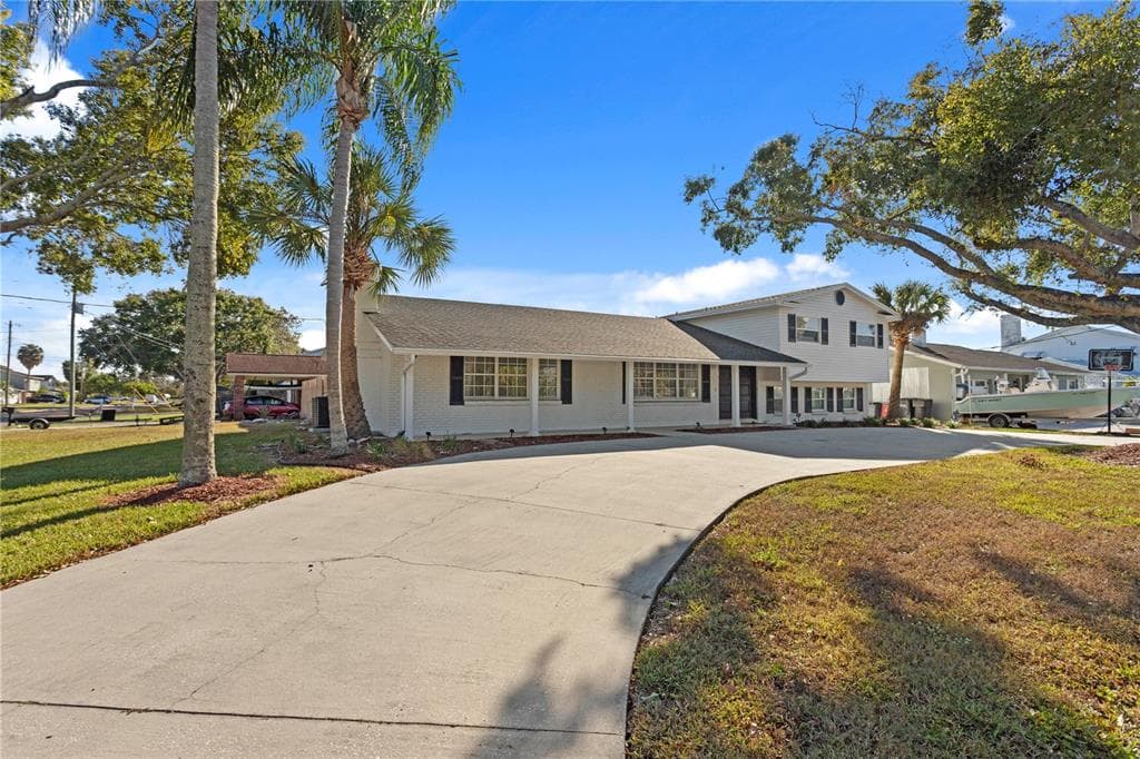 8702 ELMWOOD LANE, TAMPA, FL 33615 — zdjęcie 2