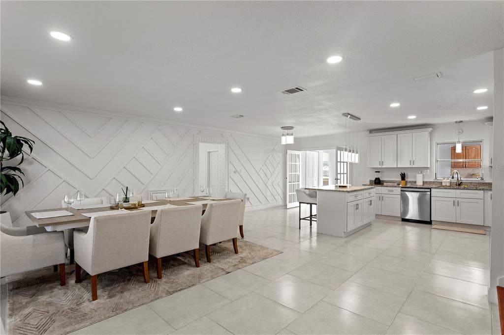 8702 ELMWOOD LANE, TAMPA, FL 33615 — zdjęcie 3