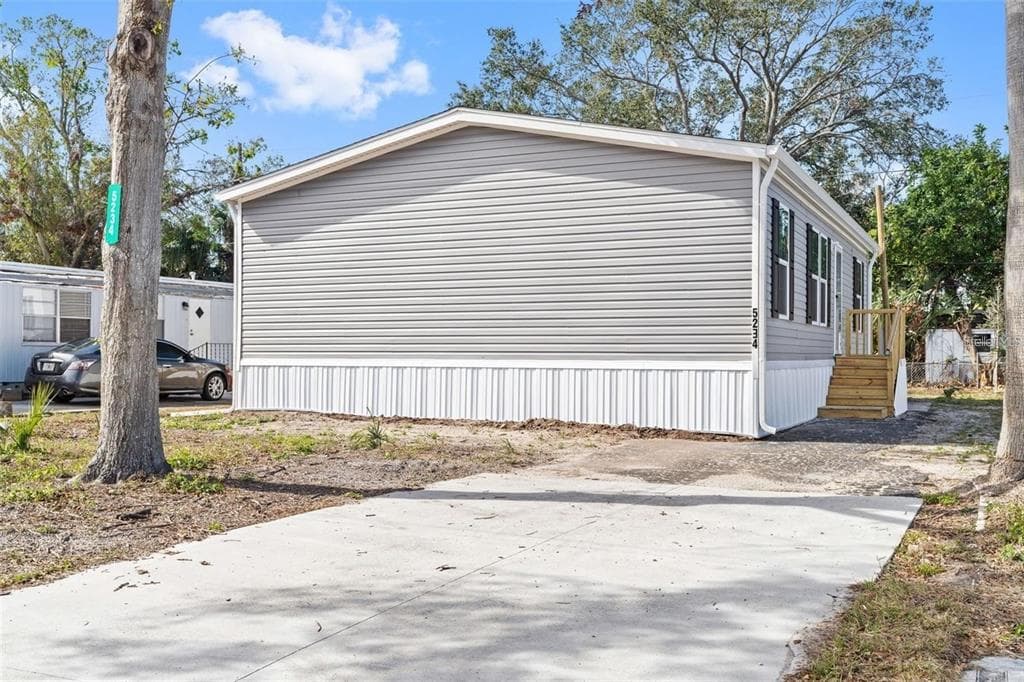 5234 YELLOW PINE STREET N, ST PETERSBURG, FL 33709 — zdjęcie 2