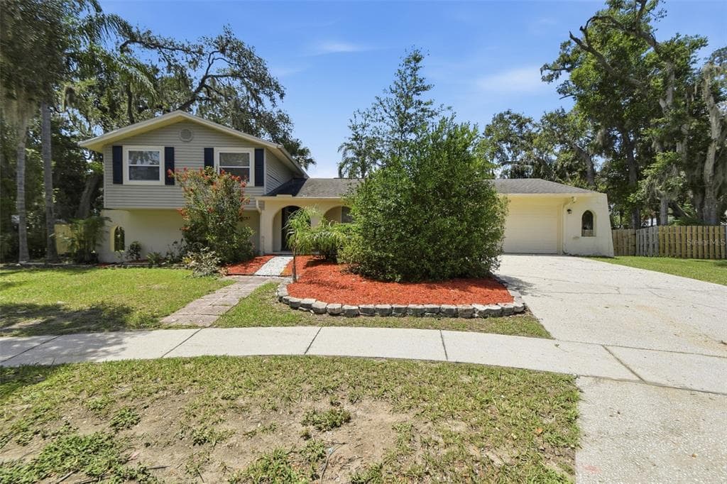 1200 LAKE VALRICO LANE, VALRICO, FL 33594