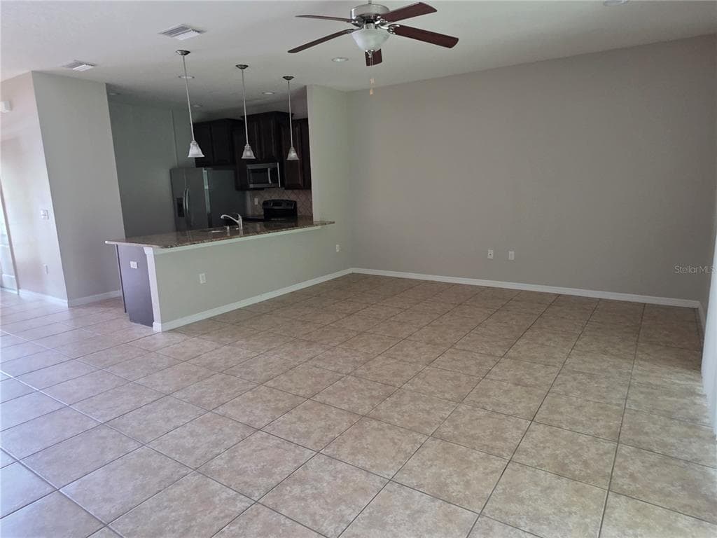 8327 PINE RIVER ROAD, TAMPA, FL 33637 — zdjęcie 4