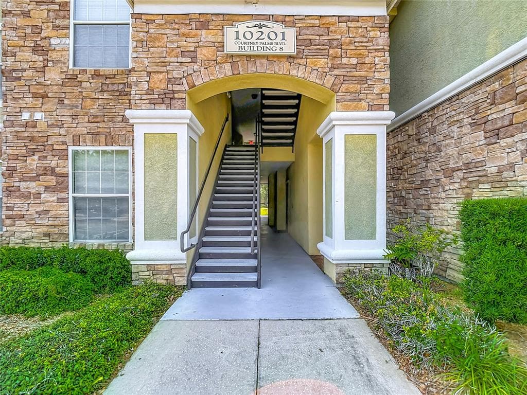 10201 COURTNEY PALMS BOULEVARD # 203, TAMPA, FL 33619 — zdjęcie 3