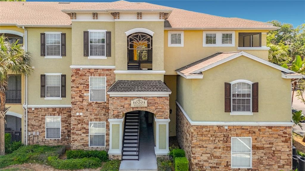 10201 COURTNEY PALMS BOULEVARD # 203, TAMPA, FL 33619