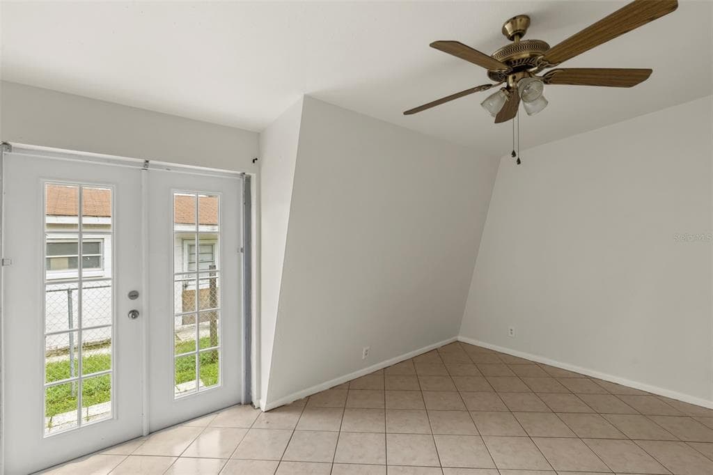 9213 N 13TH STREET, TAMPA, FL 33612 — zdjęcie 2