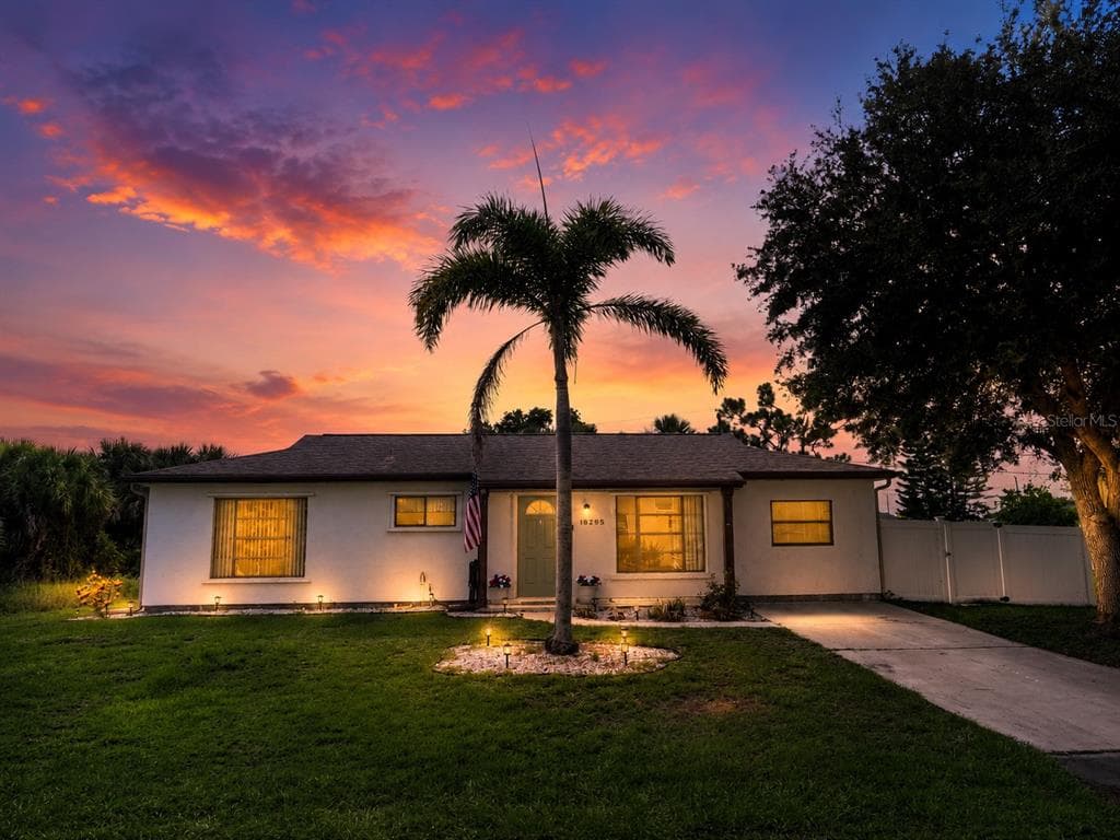 18295 VAN NUYS CIRCLE, PORT CHARLOTTE, FL 33948