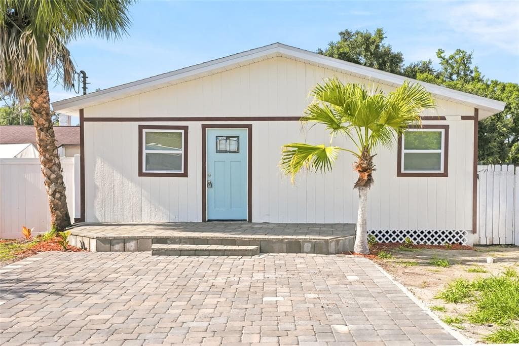 1313 E SITKA STREET, TAMPA, FL 33604
