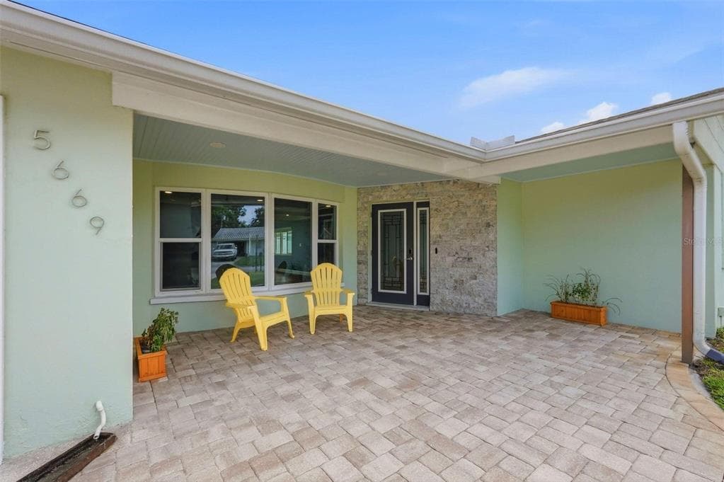 5669 45TH AVENUE N, KENNETH CITY, FL 33709 — zdjęcie 2