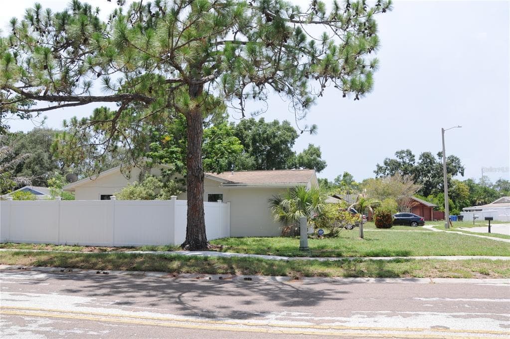 8002 WOODVINE PLACE, TAMPA, FL 33615 — zdjęcie 5
