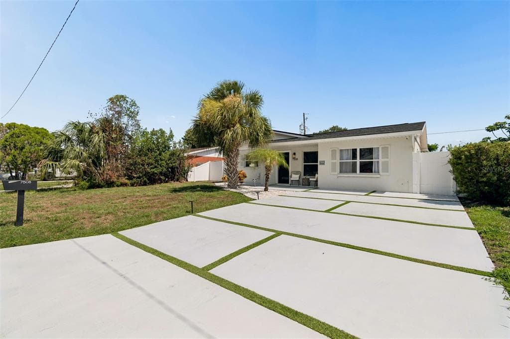 7508 W CARACAS STREET, TAMPA, FL 33615 — zdjęcie 2