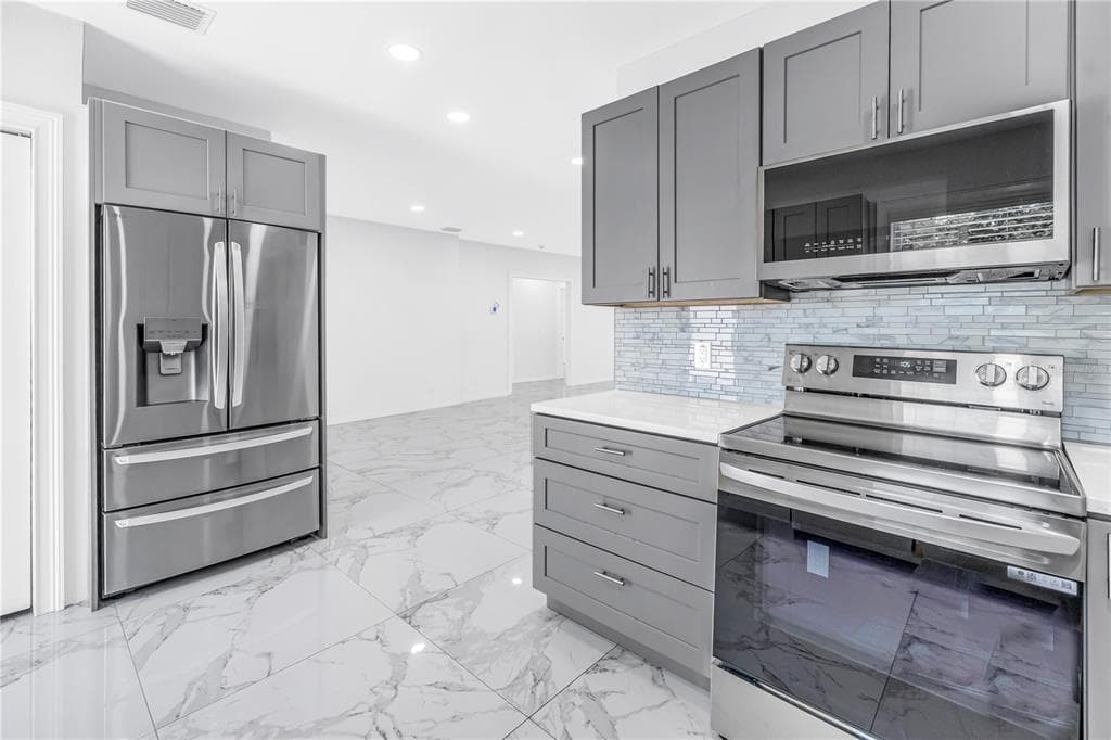 1827 16TH STREET S, ST PETERSBURG, FL 33705 — zdjęcie 4