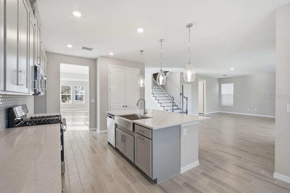 1678 TRAILHEAD LANE, ZEPHYRHILLS, FL 33541 — zdjęcie 5