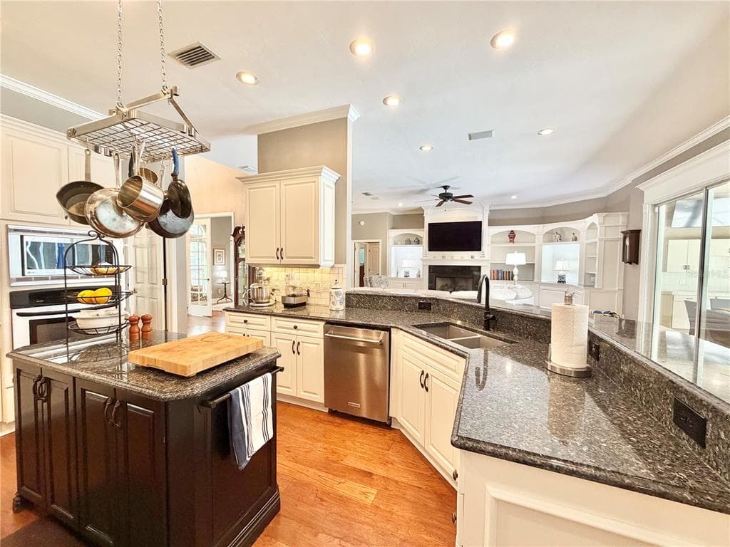 8613 SW 39TH LANE, GAINESVILLE, FL 32608 — zdjęcie 3