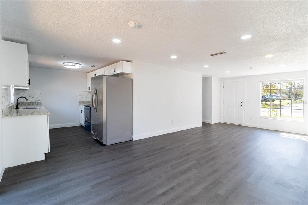 3432 DANNY BRYAN BOULEVARD, TAMPA, FL 33619 — zdjęcie 4