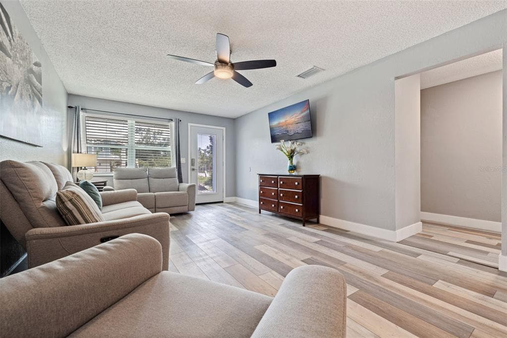5702 27TH AVENUE S, GULFPORT, FL 33707 — zdjęcie 4