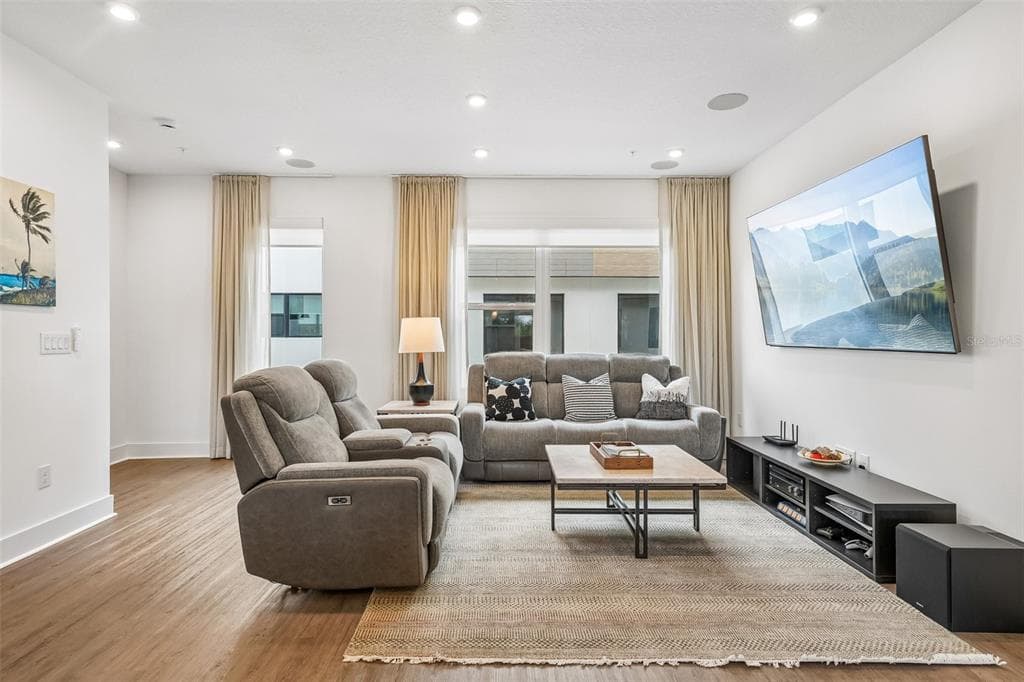 312 15TH STREET N, ST PETERSBURG, FL 33705 — zdjęcie 4
