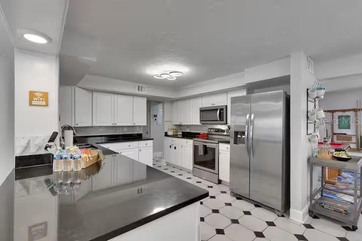 10712 DALTON AVENUE, TAMPA, FL 33615 — zdjęcie 2
