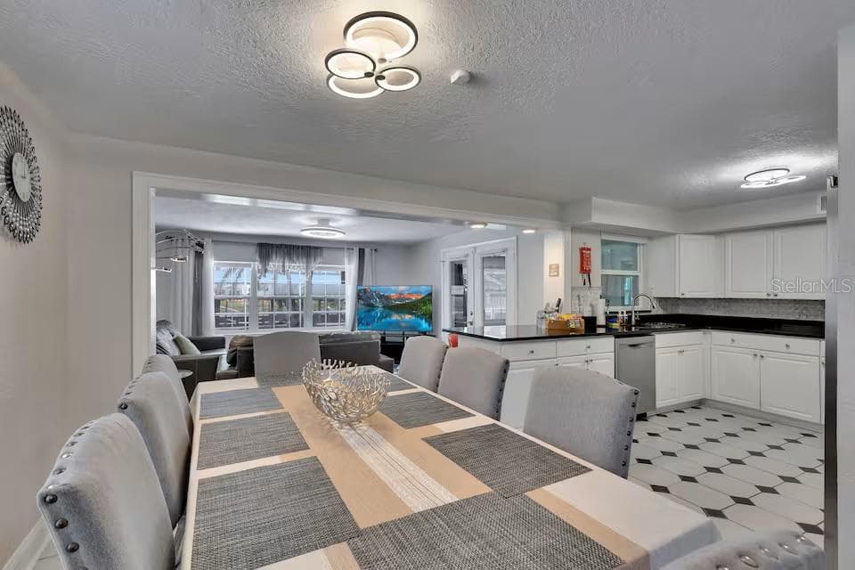 10712 DALTON AVENUE, TAMPA, FL 33615 — zdjęcie 4