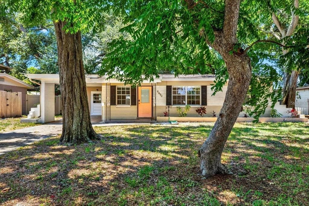 6490 34TH AVENUE N, ST PETERSBURG, FL 33710 — zdjęcie 2