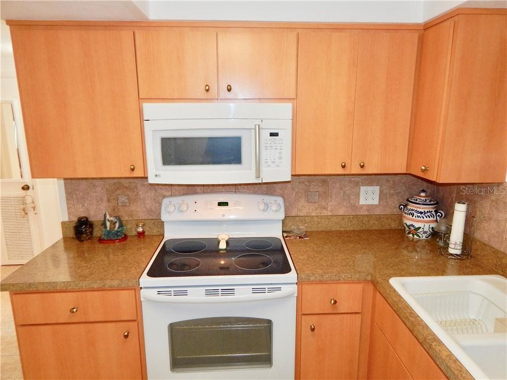 4750 GASLIGHT AVENUE, HOLIDAY, FL 34690 — zdjęcie 3
