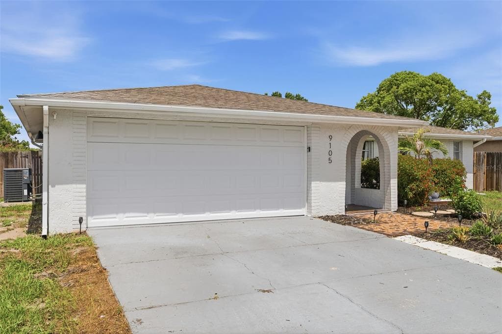 9105 HUNT CLUB LANE, PORT RICHEY, FL 34668