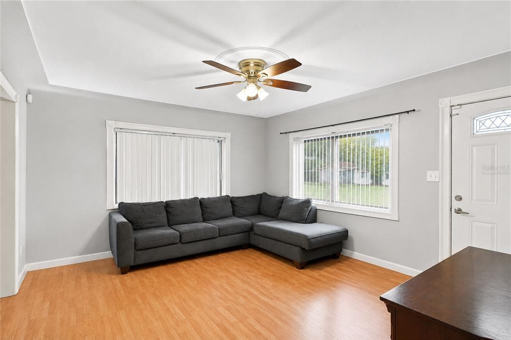 3827 38TH AVENUE N, ST PETERSBURG, FL 33713 — zdjęcie 4