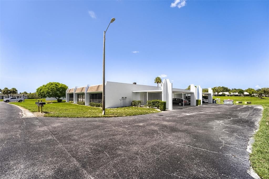 11210 CARRIAGE HILL DRIVE # 6, PORT RICHEY, FL 34668 — zdjęcie 3