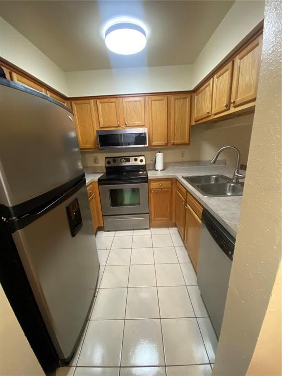 5166 SUNRIDGE PALMS DRIVE, TAMPA, FL 33617 — zdjęcie 2