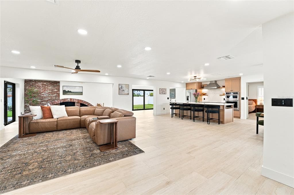 6241 TANGLEWOOD DRIVE NE, ST PETERSBURG, FL 33702 — zdjęcie 2