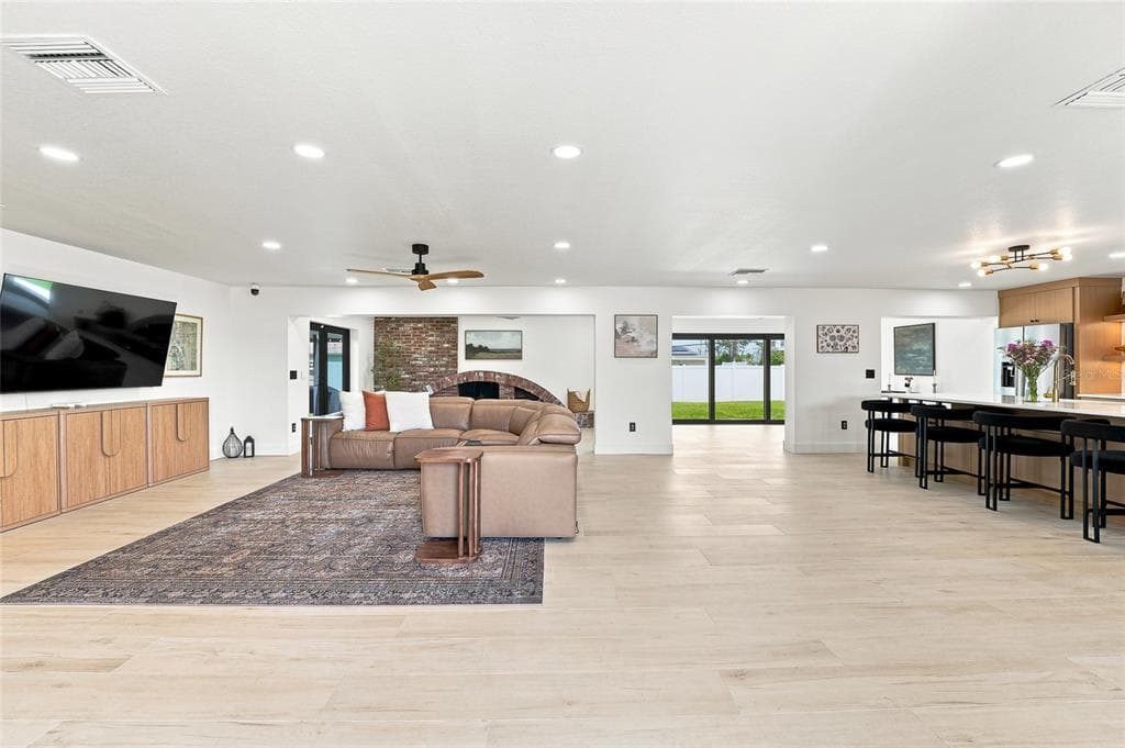 6241 TANGLEWOOD DRIVE NE, ST PETERSBURG, FL 33702 — zdjęcie 4