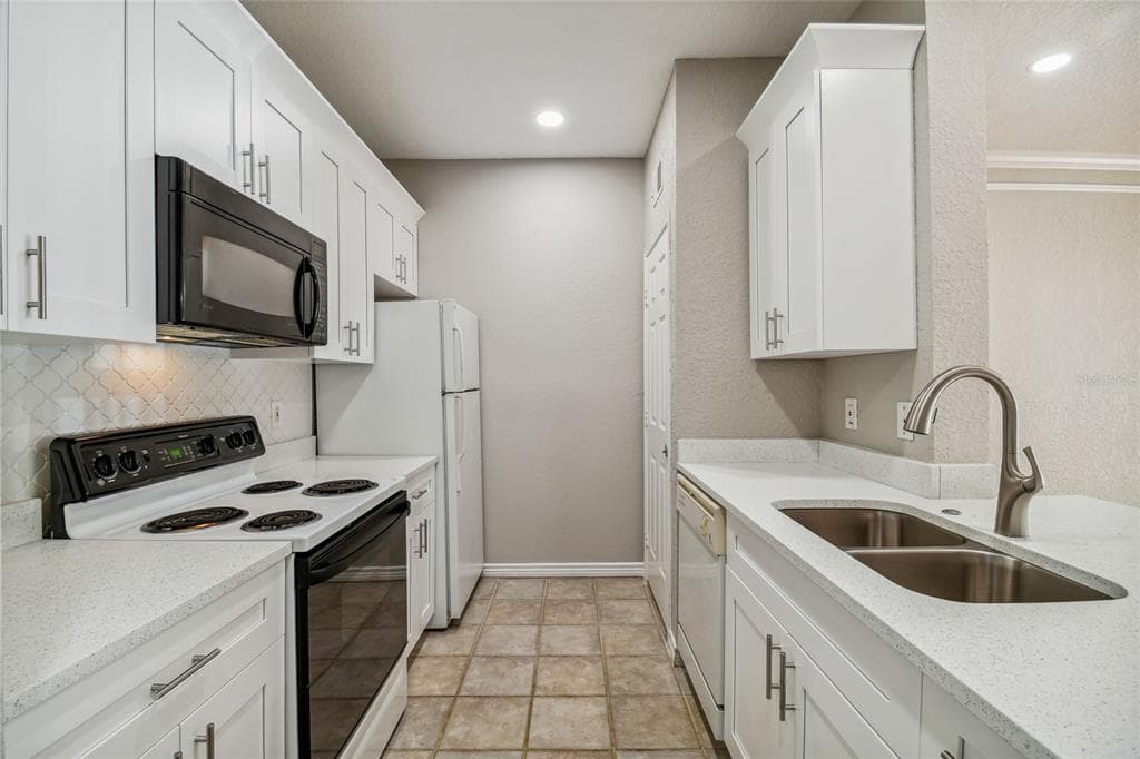 4307 BAYSIDE VILLAGE DRIVE # 104, TAMPA, FL 33615 — zdjęcie 2